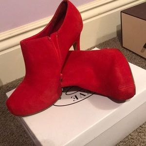 Galoree red suede heels by Steve Madden